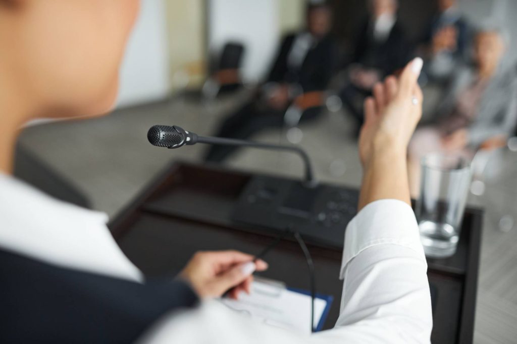 آیا علائم فیزیکی خجالت، مثل عرق کردن و لرزش دست طبیعی هستند؟